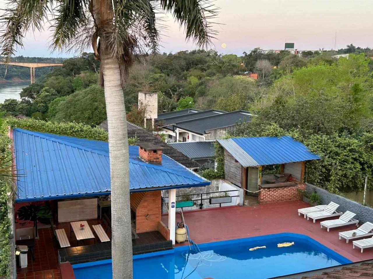 פוארטו איגואסו Guembe Al Rio Hostel מראה חיצוני תמונה